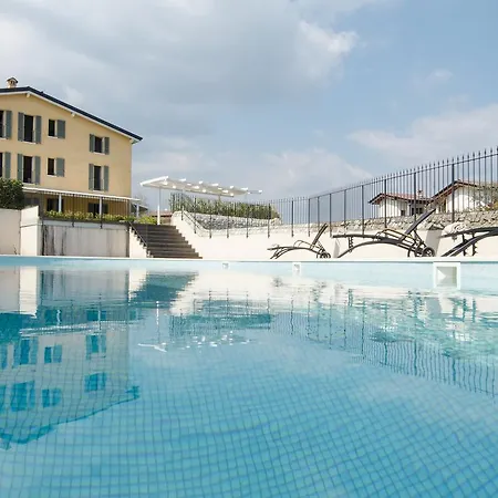 Palazzo Archi Holiday * Polpenazze del Garda